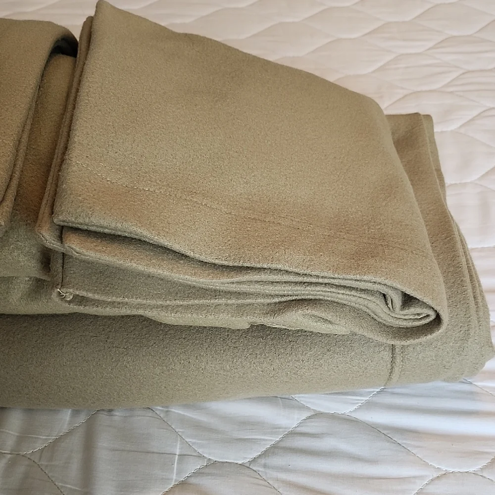 Queen Fleece Sheet Set Ultra Soft, Warm And Cozy So Luxurious Like New